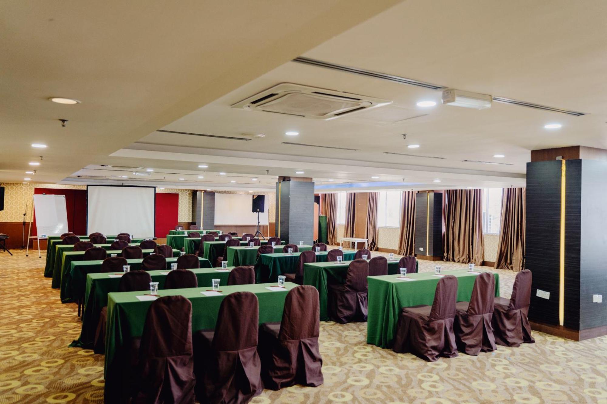 Sentral @ Centre Hotel 3*